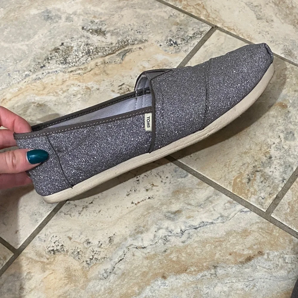 TOMS Women's Glitter Slip-On Shoes - Gray brand new